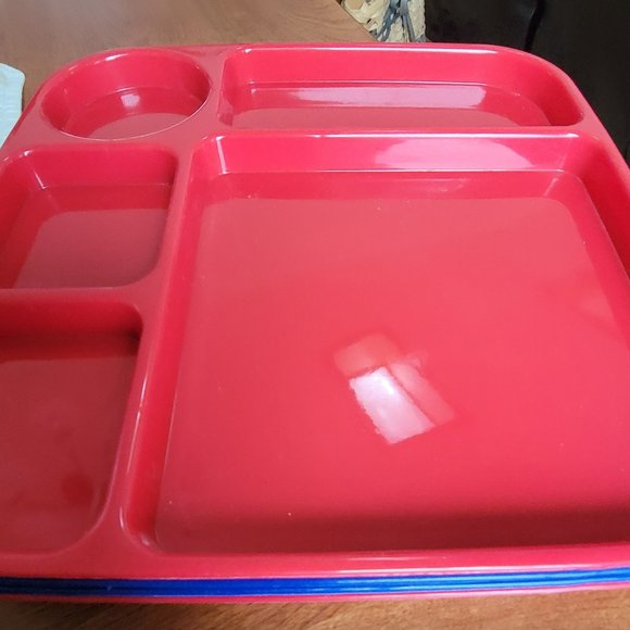 sectioned trays hard plastic blue and red set of four - Picture 3 of 5